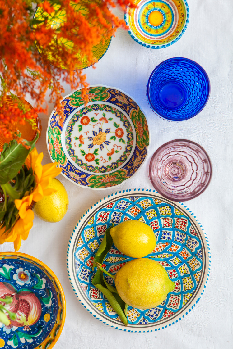 Tableware with Vibrant Prints 