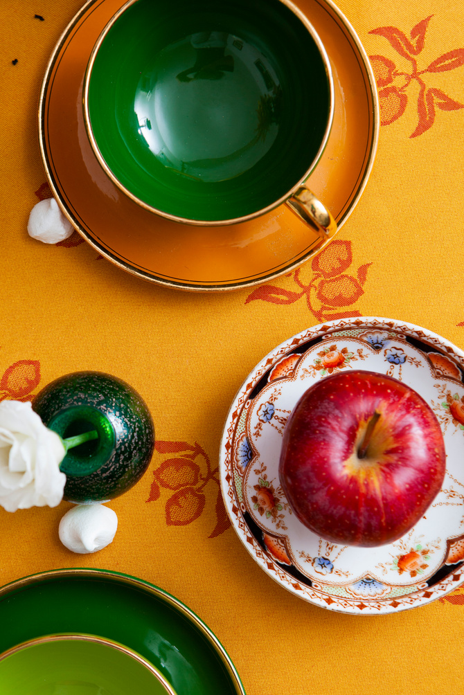 Teacup and Apple 