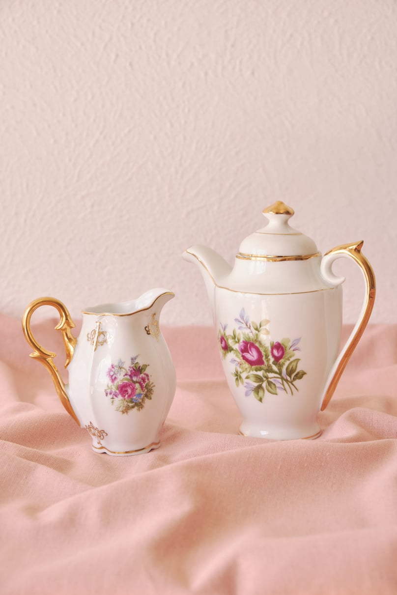 Vintage Teapots and Milk Jug